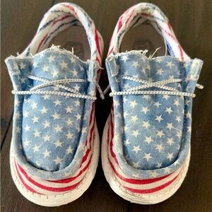 Stars and Stripes Kids Hey Dude Boy Girl Size 13. Great play condition.